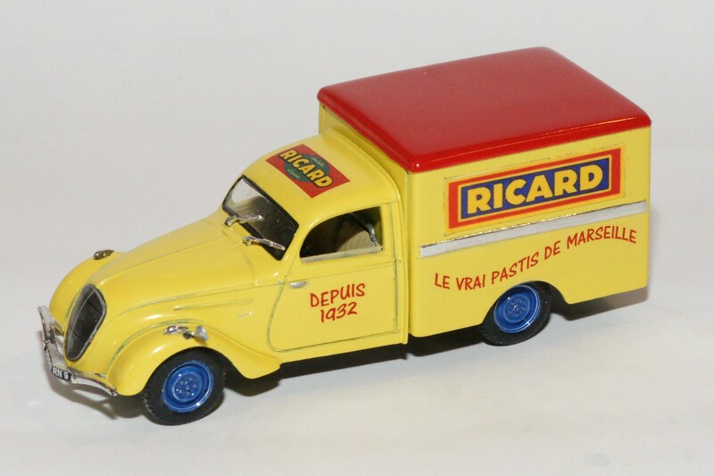 202 Paquet de Tabac Ricard base presse (2).JPG