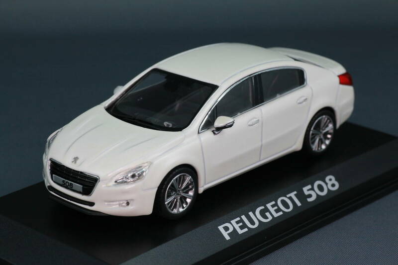 peugeot_508_2011_pearl_white_01.jpg