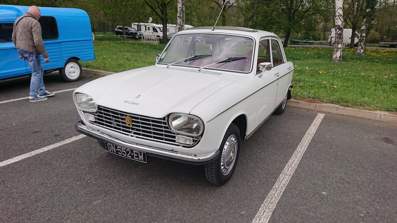 Peugeot 204 berline_1.JPG