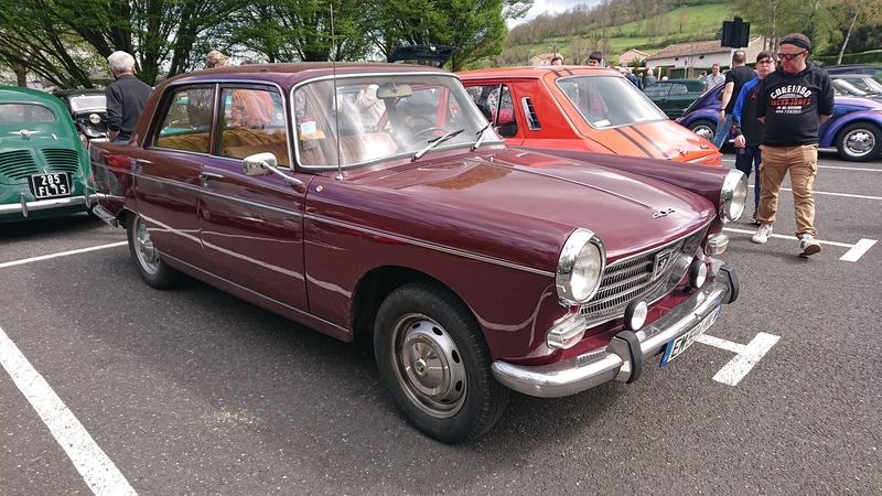 Peugeot 404 berline.JPG