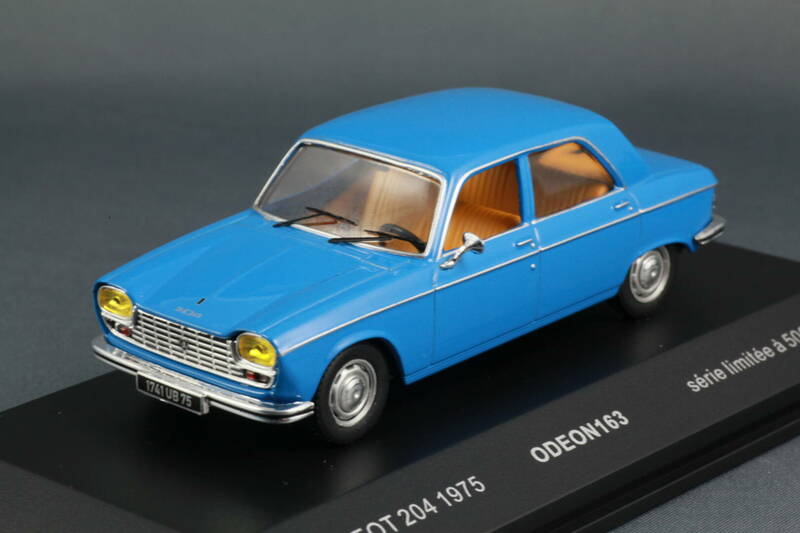 peugeot_204_bleu_ocean_1967_01.jpg