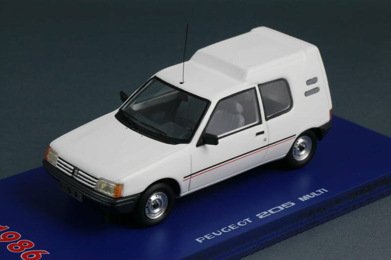 peugeot_205_xad_multi_blanc_1986_01.jpg