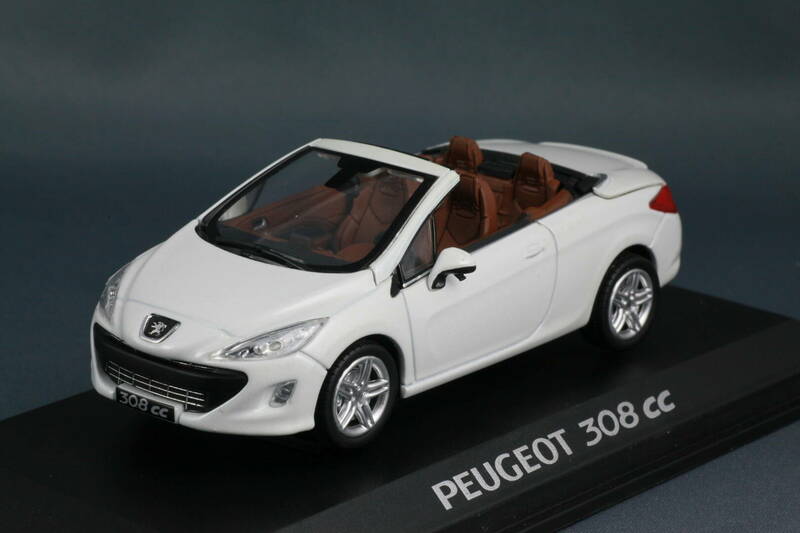 peugeot_308_cc_blanc_nacre_2009_01.jpg