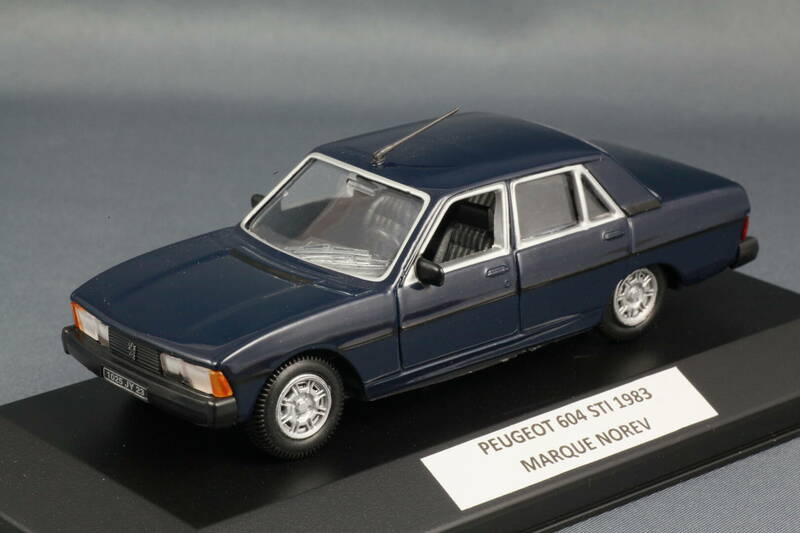 peugeot_604_sti_bleu_1983_01.jpg