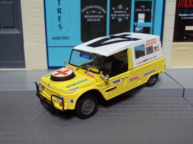 1980_Citroen_Mehari_4X4_Dakar_medecins_Uni_Hobbies_modifiee.JPG