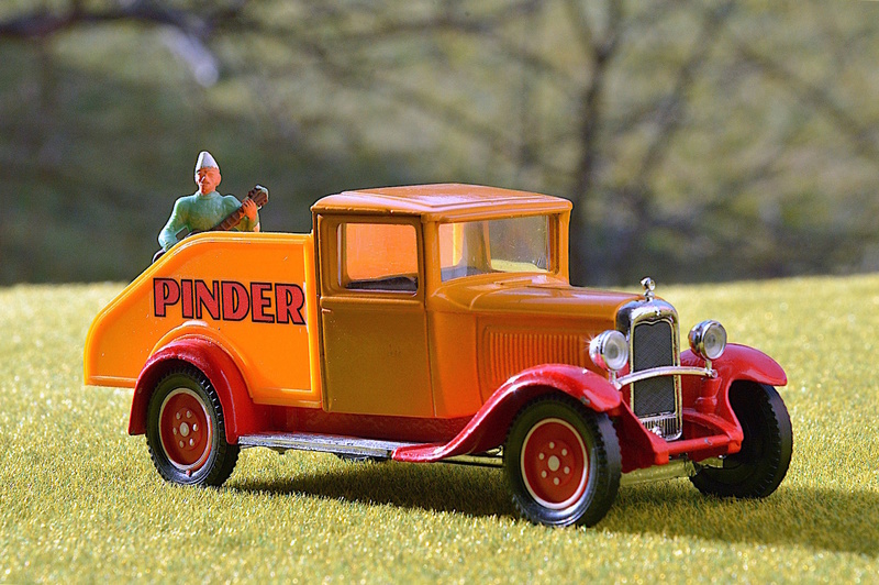 PINDER Parade1.jpg