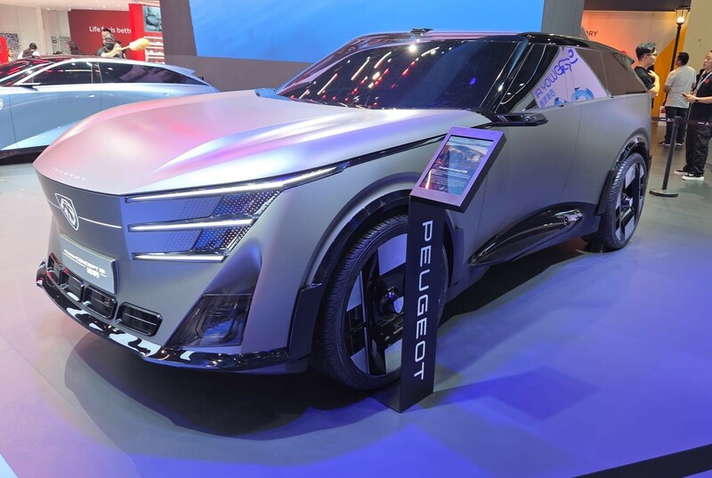 S0-peugeot-surprend-tout-le-monde-en-devoilant-deux-concepts-au-salon-de-pekin-878969.jpg