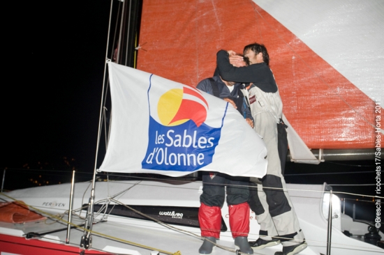 (Les-Sables_Horta_2011) 98-Aquarelle.com_arrivee-Horta_skippers5.jpg