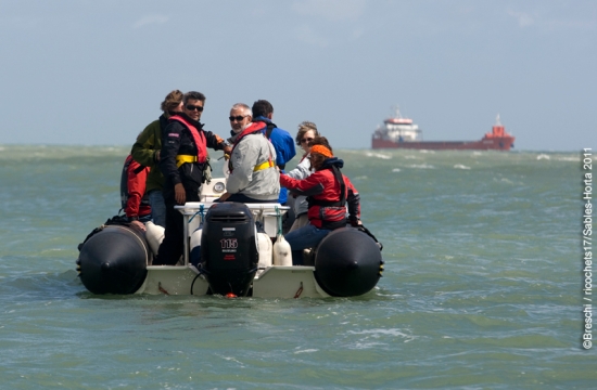 (Les-Sables_Horta_2011) 98-Aquarelle.com_arrivee-LSO_zodiac.jpg