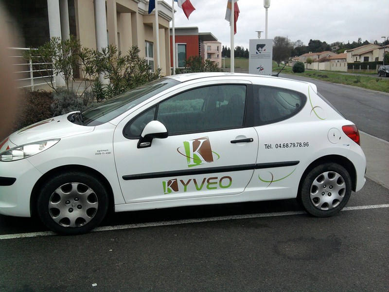 impression_decoupe_20_deco_voiture_kyveo_01800x600.jpg