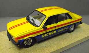 Peugeot 305 berline Ricard.jpg