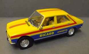 Peugeot 504 berline Ricard.jpg
