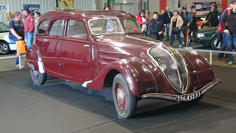 Peugeot 402 berline - d.JPG